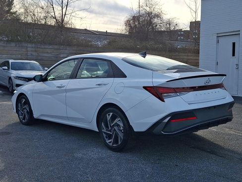Used 2025 Hyundai Elantra Sport image 4