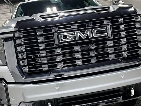 Used 2024 GMC Sierra 3500 Denali Ultimate AWD/4WD image 35