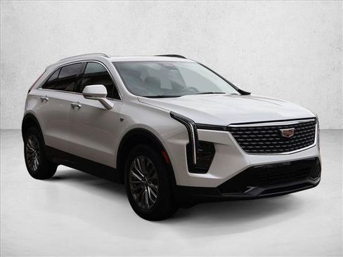 Used 2024 Cadillac XT4 Premium Luxury AWD/4WD image 4