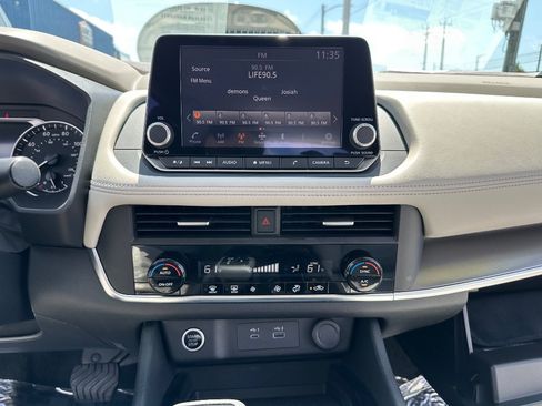 Used 2023 Nissan Rogue SV AWD/4WD image 22