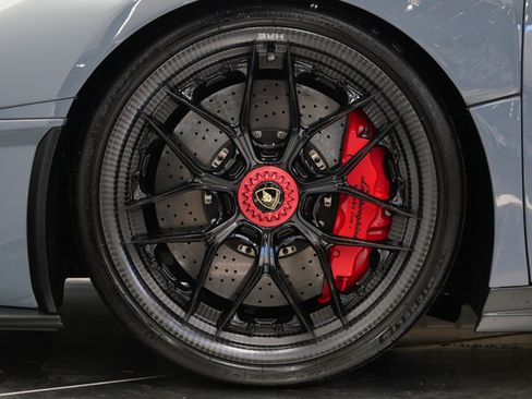Used 2022 Lamborghini Huracan STO RWD image 10