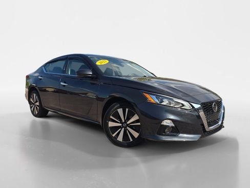 Used 2022 Nissan Altima 2.5 SL image 1