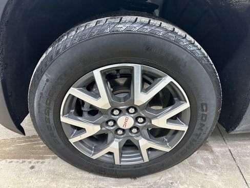 Certified 2023 GMC Acadia SLE w/ Driver Convenience Package image 38