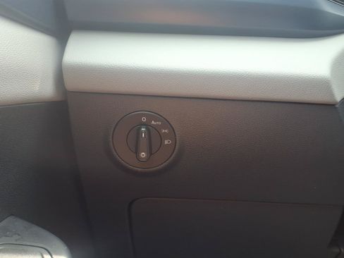 Certified 2023 Volkswagen Taos SE FWD image 15
