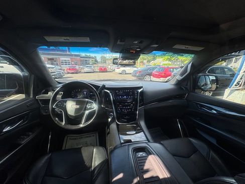 Used 2018 Cadillac Escalade Platinum AWD/4WD image 29