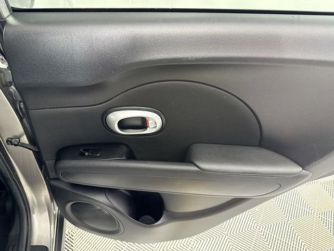 Used 2016 Kia Soul + image 26