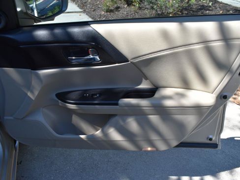 Used 2015 Honda Accord EX-L image 40