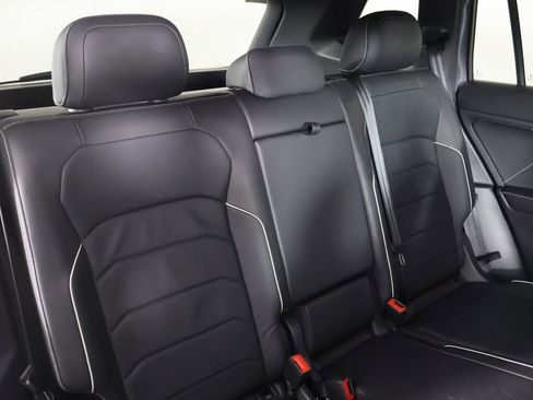 Used 2022 Volkswagen Tiguan SEL R-Line image 36