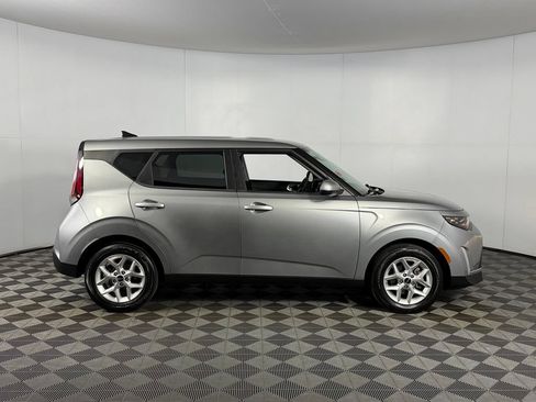 Used 2024 Kia Soul LX w/ Option Group 015 FWD image 5