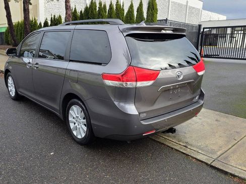 Used 2014 Toyota Sienna XLE AWD/4WD image 8