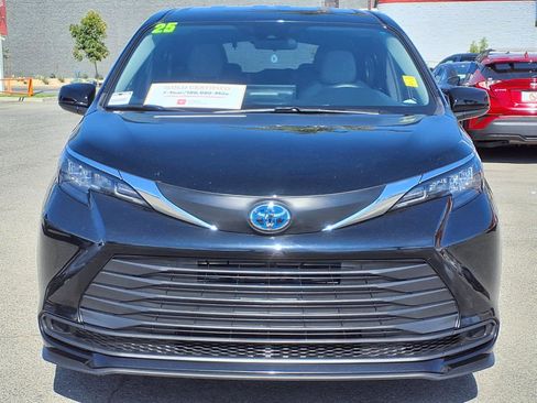 Certified 2025 Toyota Sienna LE FWD image 2