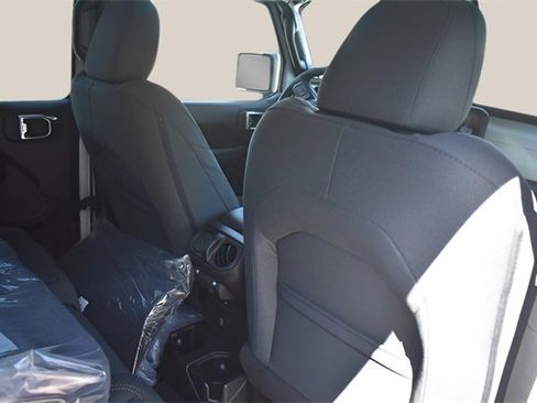 New 2025 Jeep Gladiator Sport image 17