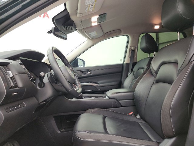 Used 2024 Nissan Pathfinder SL FWD image 29