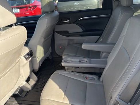 Used 2015 Toyota Highlander Limited Platinum AWD/4WD image 11