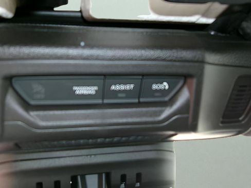 Used 2025 Jeep Wrangler Unlimited Rubicon 4xe w/ Convenience Group AWD/4WD image 16