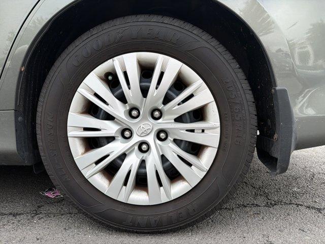 Used 2014 Toyota Camry LE FWD image 15