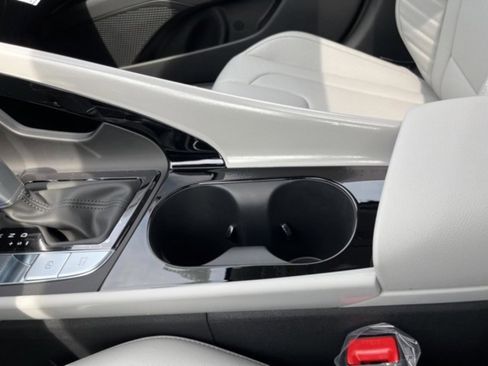 New 2025 Hyundai Elantra Limited image 33