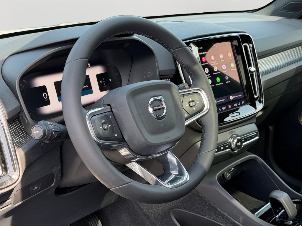Certified 2024 Volvo XC40 B5 Plus AWD/4WD image 18