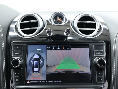 Used 2018 Bentley Bentayga AWD/4WD image 37