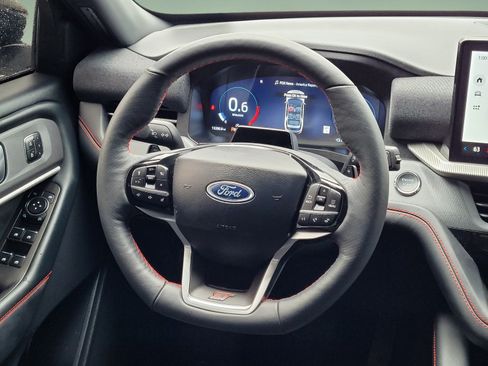 Used 2025 Ford Explorer ST AWD/4WD image 12