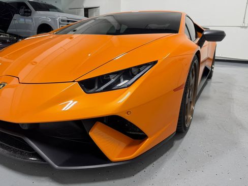 Used 2018 Lamborghini Huracan Performante AWD/4WD image 6
