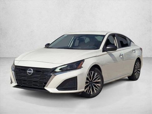 Used 2025 Nissan Altima 2.5 SV image 1