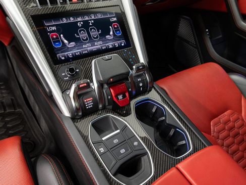 Used 2020 Lamborghini Urus AWD/4WD image 20