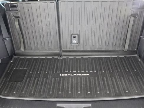 Used 2024 Toyota Highlander XLE AWD/4WD image 24