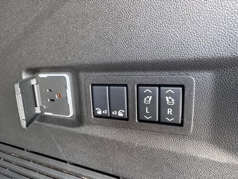 Used 2025 Chevrolet Tahoe Premier AWD/4WD image 12