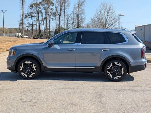 Used 2024 Kia Telluride EX w/ EX Captain's Chair Package image 12
