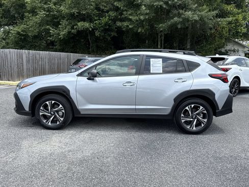 Used 2024 Subaru Crosstrek 2.0i Premium AWD/4WD image 2