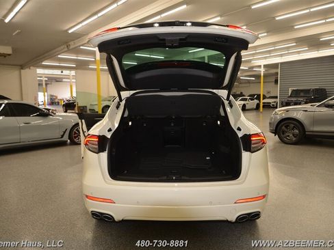 Used 2021 Maserati Levante image 40