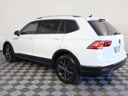 Used 2022 Volkswagen Tiguan SE FWD image 5