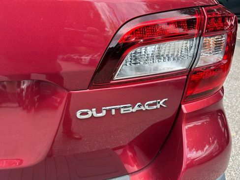 Used 2018 Subaru Outback 2.5i Premium w/ Protection Package #1 AWD/4WD image 4