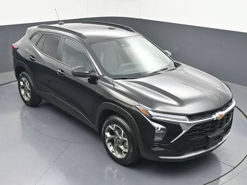 Used 2025 Chevrolet Trax LT w/ LT Convenience Package FWD image 38