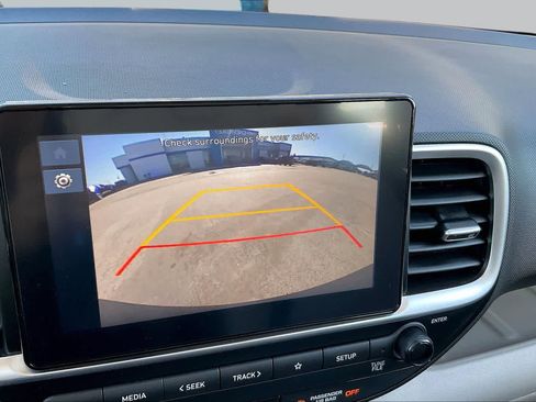 Used 2025 Hyundai Venue SEL FWD image 27