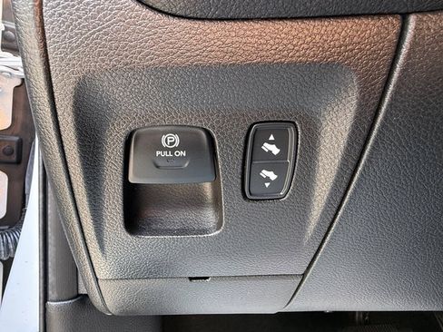 Used 2022 RAM 1500 Laramie AWD/4WD image 17
