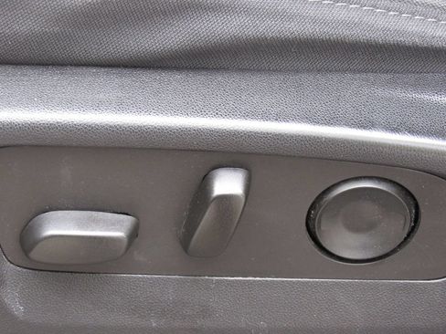 Used 2022 GMC Yukon SLE AWD/4WD image 11
