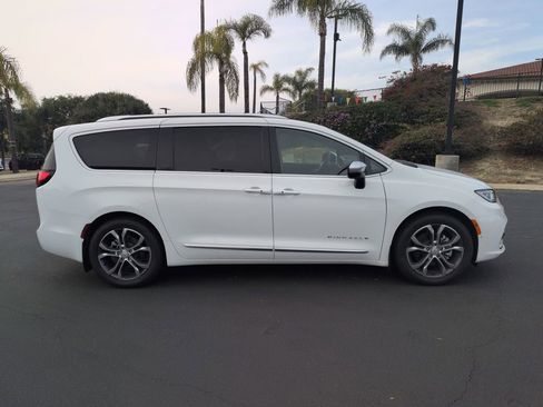 New 2026 Chrysler Pacifica Pinnacle w/ Trailer Tow Group image 4