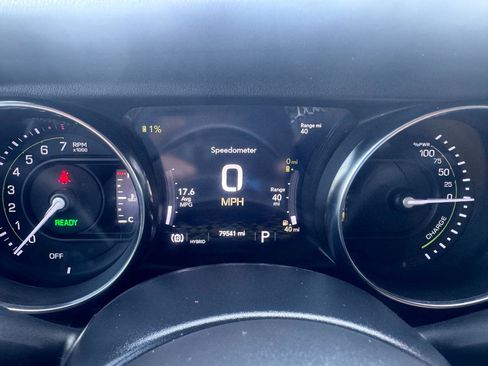 Used 2022 Jeep Wrangler Unlimited Sahara w/ Cold Weather Group AWD/4WD image 10