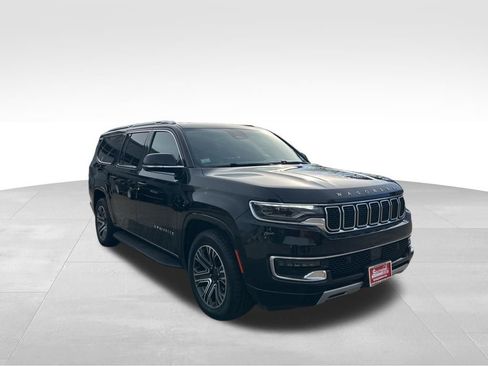 Used 2024 Jeep Wagoneer L Series II w/ Flexible Seating Group AWD/4WD image 8