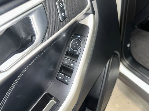 Used 2020 Ford Explorer XLT w/ Equipment Group 202A AWD/4WD image 8