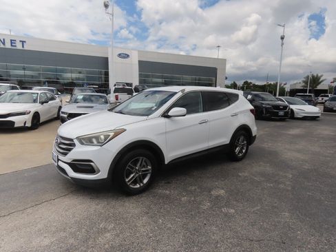 Used 2017 Hyundai Santa Fe Sport FWD image 2