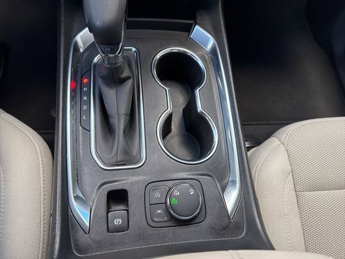 Used 2022 Chevrolet Traverse LS image 28