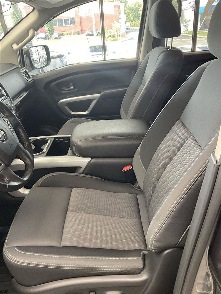 Used 2023 Nissan Titan SV w/ SV Convenience Package AWD/4WD image 8
