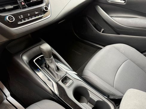 Used 2020 Toyota Corolla LE FWD image 12