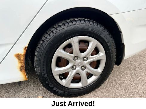 Used 2014 Hyundai Accent GLS image 11