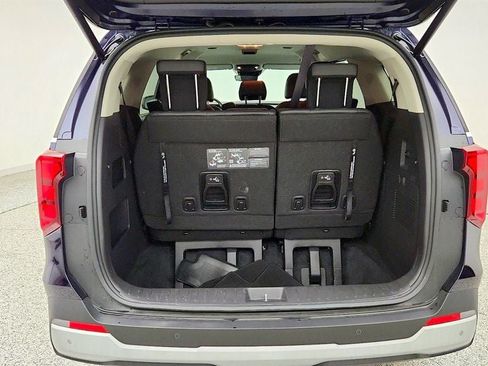 Used 2025 Kia Carnival EX FWD image 22