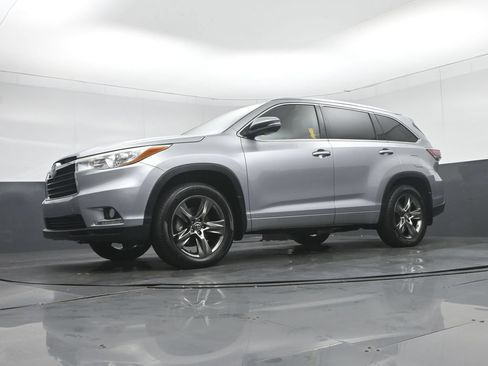 Used 2016 Toyota Highlander Limited w/ Driver Technology Package AWD/4WD image 69