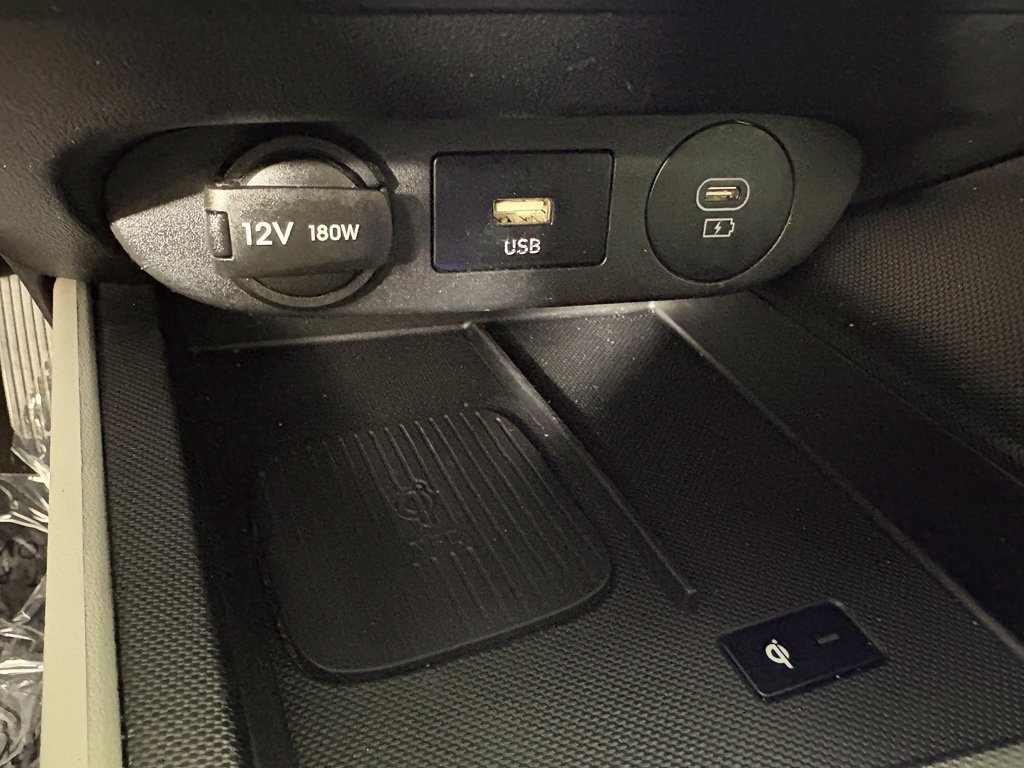 Used 2024 Hyundai Elantra Limited FWD image 31